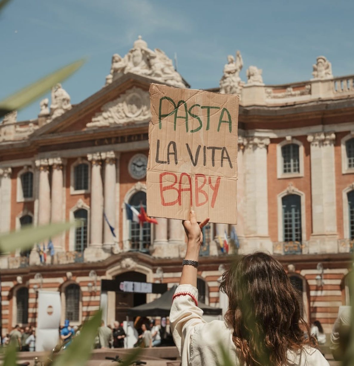 A Pasta la vita baby sign in front of the Capitole